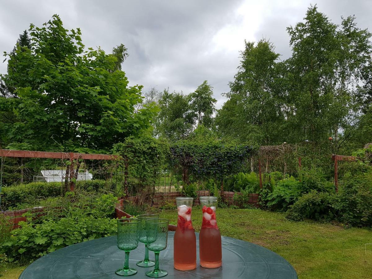 Vargheden Och Traedgard